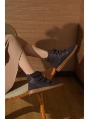 C'M Sneakersy w kolorze brązowym rozmiar: 39. Brązowe trampki C'M, bez wzorów, za kostkę, bez zapięcia. Za 117.99 zł.