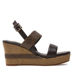 Sandały U.S. Polo Assn. Brązowe sandały U.S. Polo Assn., bez wzorów, bez obcasa, na koturnie, bez zapięcia. Za 319.99 zł.