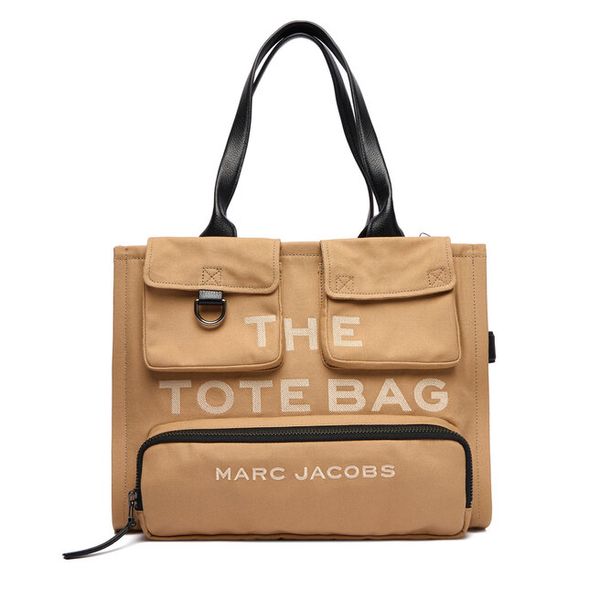 Torebka Marc Jacobs. Brązowe torebki klasyczne Marc Jacobs, bez wzorów, bez dodatków. Za 1,349.00 zł.