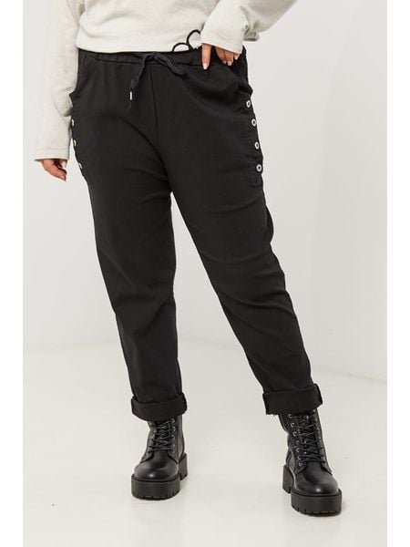 Curvy Lady Spodnie w kolorze czarnym rozmiar: 40/42. Czarne spodnie materiałowe Curvy Lady, na co dzień, bez wzorów, z bawełny, z standardowym stanem. Za 173.60 zł.