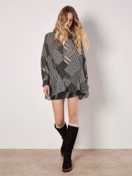 Apricot Bluzka w kolorze czarnym rozmiar: S. Czarne bluzki Apricot, s, bez wzorów, bez kołnierzyka, bez ramiączek. Za 83.42 zł.