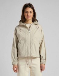 DAMSKA KURTKA PRZEJŚCIOWA LEE FISHERMAN JACKET SHARK BONE L57LSYOZ 112113172. Białe kurtki Lee, l, bez wzorów, bez kaptura. Za 239.99 zł.