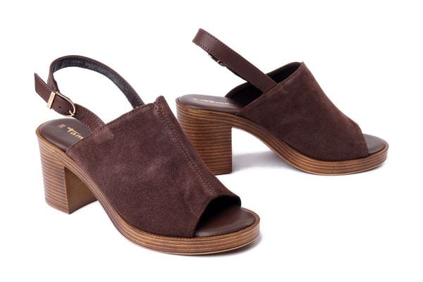TAMARIS 1-28304-44 304 mocca, sandały damskie. Brązowe sandały Tamaris, bez wzorów, z gumy, bez obcasa, bez zapięcia. Za 287.92 zł.