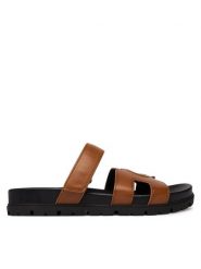 Guess Klapki FLJFAS ELE03 Brązowy jasny. Brązowe klapki Guess, z aplikacjami, ze skóry, bez obcasa. Za 459.99 zł.