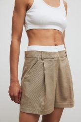 Eleganckie szorty z lnem w kolorze TAUPE - ORIO-M. Białe szorty Marsala, bez wzorów, z bawełny, eleganckie. W wyprzedaży za 159.95 zł.