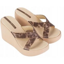 Klapki dla kobiet Ipanema HIGH FASHION SLIDE. Brązowe klapki Ipanema, bez wzorów, bez obcasa. Za 199.00 zł.