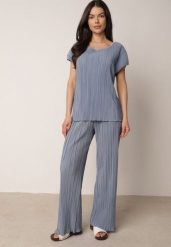 Niebieskie Szerokie Spodnie z Wysokim Stanem ze Zwiewnej Tkaniny z Plisami Galiris. Niebieskie spodnie materiałowe Born2be, do pracy, l, bez wzorów, z jeansu, z podwyższonym stanem, długie. Za 59.99 zł.