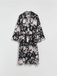 Wzorzysty szlafrok z wiskozy - czarny. Czarne szlafroki Reserved, l, bez wzorów, z wiskozy, bez ramiączek, bez kaptura. Za 149.99 zł.