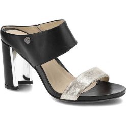Czarne Klapki Carinii Eleganckie Skórzane Buty. Czarne klapki Carinii, bez wzorów, ze skóry, bez obcasa, na obcasie. Za 189.00 zł.