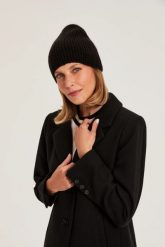 Czapka beanie czarna. Czarne czapki MOODO, bez wzorów, z elastanu. Za 39.99 zł.