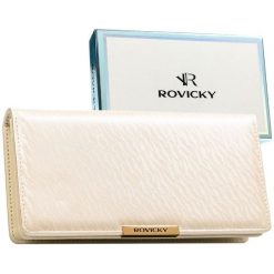 Duży portfel damski ze skóry ekologicznej w kolorze ecru, zamykany na zatrzask - Rovicky. Portfele ROVICKY, bez wzorów, ze skóry ekologicznej. Za 79.99 zł.