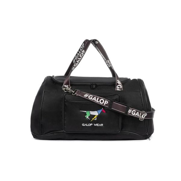 Torba jeździecka GALOP WEAR Black Full Pack na akcesoria i sprzęt konia, jeźdźca. Czarne torby na ramię GALOP WEAR, bez wzorów, z materiału, klasyczne, na ramię, z nadrukiem, bez dodatków. Za 359.00 zł.