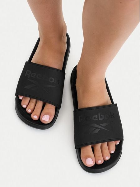 Reebok Klapki CEO-SS25-3C069-1 Czarny. Czarne klapki Reebok, bez wzorów, z syntetyku, bez obcasa. Za 89.99 zł.
