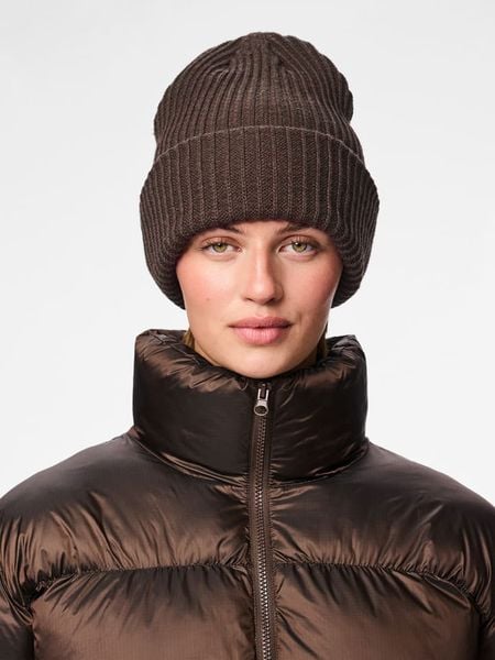 Pieces Czapka dzianinowa w kolorze brązowym rozmiar: onesize. Brązowe czapki Pieces, bez wzorów, z dzianiny. Za 50.59 zł.