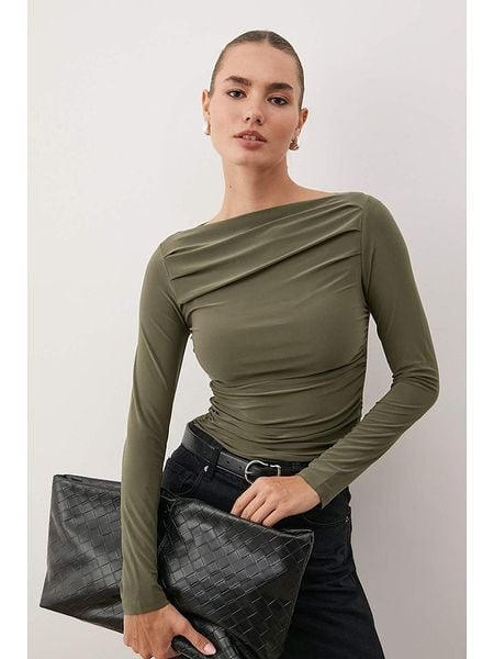 Trendyol Koszulka w kolorze khaki rozmiar: XL. Brązowe bluzki Trendyol, xl, bez wzorów, bez kołnierzyka, bez ramiączek. Za 82.95 zł.