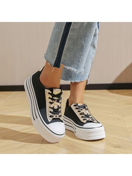Lov'it Sneakersy w kolorze czarnym rozmiar: 40. Czarne trampki Lovit, bez wzorów, bez zapięcia. Za 132.98 zł.