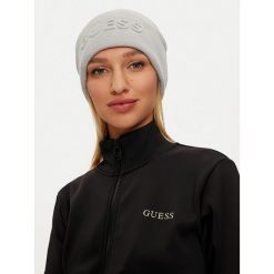 Czapka Guess. Szare czapki Guess, z aplikacjami. Za 169.99 zł.