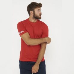 Koszulka bawełniana ARIA czerwona. Czerwone bluzki LEGEA, bez wzorów, z bawełny, sportowe, bez kołnierzyka, bez ramiączek. Za 52.00 zł.