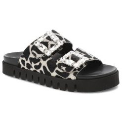 Klapki damskie Chebello, na grubej platformie eleganckie z ozdobnymi klamrami, czarne, S390-4688. Czarne klapki CheBello, bez wzorów, bez obcasa. Za 459.00 zł.