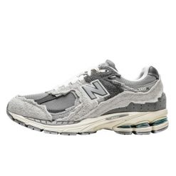 Buty do chodzenia dla dorosłych New Balance 2002R Protection Pack Rain Cloud. Szare obuwie sportowe New Balance, bez zapięcia, trekkingowe. W wyprzedaży za 1,303.60 zł.