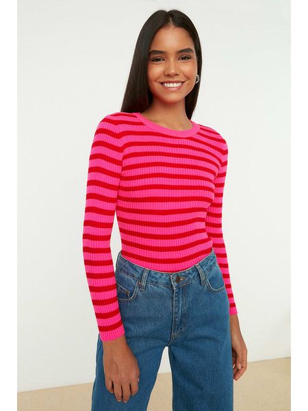 Trendyol Sweter w kolorze różowym rozmiar: L. Różowe swetry Trendyol, l, bez wzorów, ze splotem, bez ramiączek. Za 55.95 zł.
