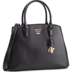 Torebka DKNY - Hutton-Th Satchel-Pe R84DA846 Blk/Gold BGD. Czarne torebki klasyczne DKNY, bez wzorów, ze skóry, bez dodatków. W wyprzedaży za 679.00 zł.