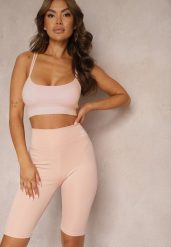 Różowe Szorty w Stylu Kolarek High Waist Wykończone Gumką w Pasie Elenea. Czerwone szorty Renee, bez wzorów, z podwyższonym stanem. Za 24.99 zł.