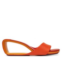 Klapki United Nude. Brązowe klapki United Nude, bez wzorów, bez obcasa. Za 1,089.00 zł.