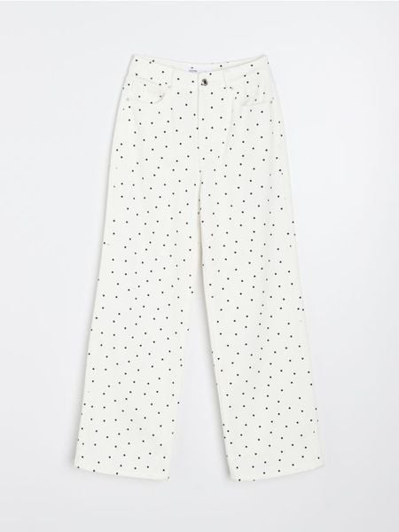 Jeansy wide leg z wysokim stanem - biały. Białe jeansy Sinsay, bez wzorów, z podwyższonym stanem. Za 69.99 zł.