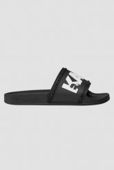 KARL LAGERFELD Czarne klapki Kondo Karl Logo Slide. Czarne klapki KARL LAGERFELD, bez wzorów, bez obcasa. W wyprzedaży za 249.99 zł.