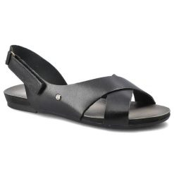 Czarne Sandały Lemar Eleganckie Buty Na Lato. Czarne sandały Lemar, bez wzorów, ze skóry, eleganckie, bez obcasa, na płaskiej podeszwie, bez zapięcia. Za 179.00 zł.