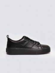 Trampki damskie ze skóry ekologicznej czarne RR274316 906. Czarne trampki Big Star, bez wzorów, z jeansu, bez zapięcia. Za 169.99 zł.