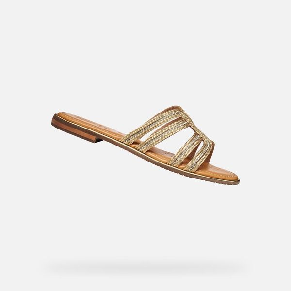Sandały GEOX D SOZY PLUS Złoty. Żółte sandały Geox, bez wzorów, ze skóry, bez obcasa, bez zapięcia. Za 408.99 zł.