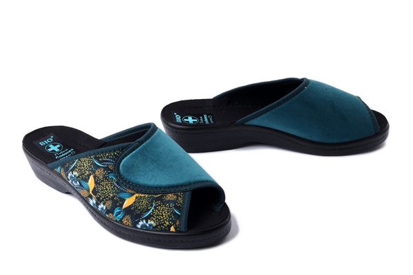 ADANEX 29531 308/1VVD morski, kapcie damskie. Zielone obuwie domowe Adanex, bez wzorów, bez zapięcia. Za 59.75 zł.