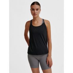 Damski tank top Hummel Mt Vanja Strap. Czarne koszulki sportowe Hummel, bez wzorów, bez ramiączek, do piłki nożnej. Za 168.00 zł.