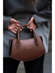 Victor & Hugo Paris Skórzana torebka "Versailles" w kolorze brązowym - 25,5 x 14,5 x 6,5 cm rozmiar: onesize. Brązowe torby na ramię Victor & Hugo Paris, bez wzorów, z materiału, przez ramię, bez dodatków. Za 347.99 zł.