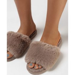Beżowe Kapcie Lineanor. Brązowe obuwie domowe Born2be, bez wzorów, z otwartym noskiem, bez zapięcia. Za 54.99 zł.