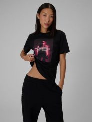 4F T-shirt relaxed z nadrukiem damski - czarny L. Czarne koszulki sportowe 4f, bez wzorów, z bawełny, bez ramiączek. Za 69.99 zł.