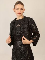 APART Bolerko w kolorze czarnym rozmiar: 42. Czarne swetry Apart, bez wzorów, bez ramiączek. Za 295.99 zł.