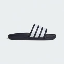 Klapki Adilette Comfort 2.0. Białe klapki Adidas, bez wzorów, bez obcasa. Za 199.00 zł.