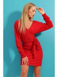 Trend Alacati Sukienka w kolorze czerwonym rozmiar: M. Czerwone sukienki Trend Alacati, m, bez wzorów, z tkaniny, bez kołnierzyka, bez ramiączek, midi. Za 79.21 zł.
