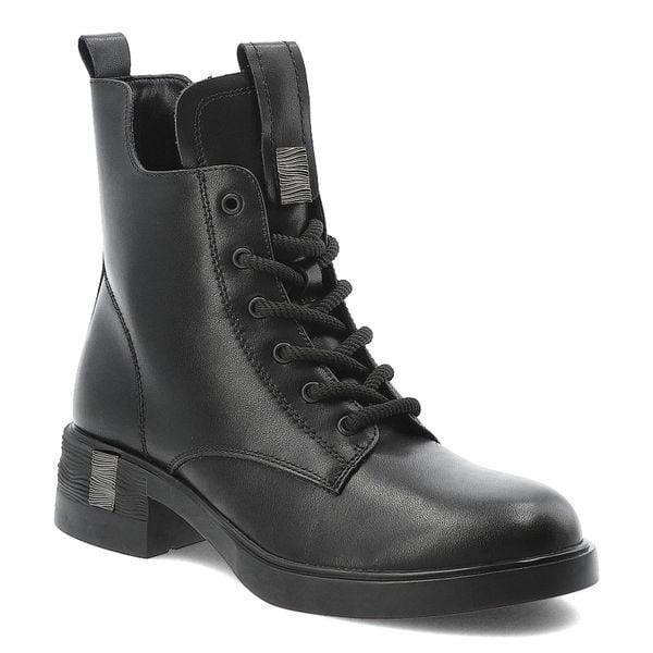 Czarne Botki Vinceza Ocieplane Buty Damskie. Czarne botki VINCEZA, bez wzorów, ze skóry, bez obcasa, na obcasie, bez zapięcia. Za 203.99 zł.