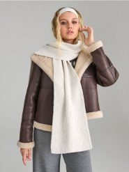 Szalik - kremowy. Białe szaliki Sinsay, bez wzorów, z włókna. Za 39.99 zł.