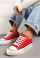Czerwone Casualowe Trampki na Platformie ze Sznurowaniem Ravathra. Czerwone trampki Renee, bez wzorów, z materiału, bez zapięcia. Za 49.99 zł.