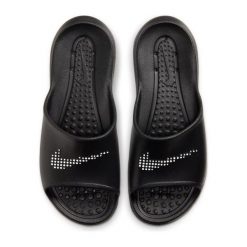 Klapki basenowe damskie Nike Victori One Slide. Czarne klapki Nike, bez wzorów, z materiału, bez obcasa. Za 259.99 zł.