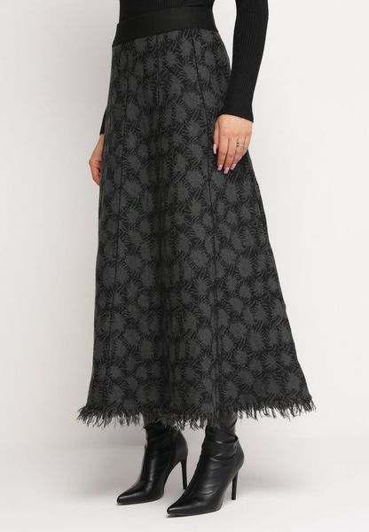 Czarna Trapezowa Spódnica Maxi z Frędzlami Sorffa. Czarne spódnice Born2be, bez wzorów, eleganckie, maxi, rozkloszowane. Za 129.99 zł.