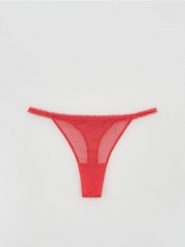 Majtki typu stringi - czerwony. Czerwone stringi Reserved, bez wzorów. Za 39.99 zł.