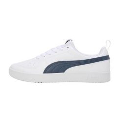 Buty sportowe sneakersy skóra ekologiczna białe PUMA RICKIE 387607-1. Białe obuwie sportowe Puma, ze skóry ekologicznej, bez zapięcia, trekkingowe. Za 149.00 zł.