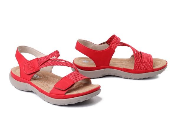 RIEKER 64870-33 red, sandały damskie. Czerwone sandały Rieker, bez wzorów, z gumy, bez obcasa, bez zapięcia. Za 223.93 zł.