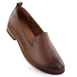 Półbuty damskie lordsy brązowe Potocki 19337. Brązowe lordsy POTOCKI, bez wzorów, ze skóry ekologicznej, bez obcasa, bez zapięcia. Za 159.99 zł.